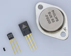 Le transistor est un composant à trois bornes.